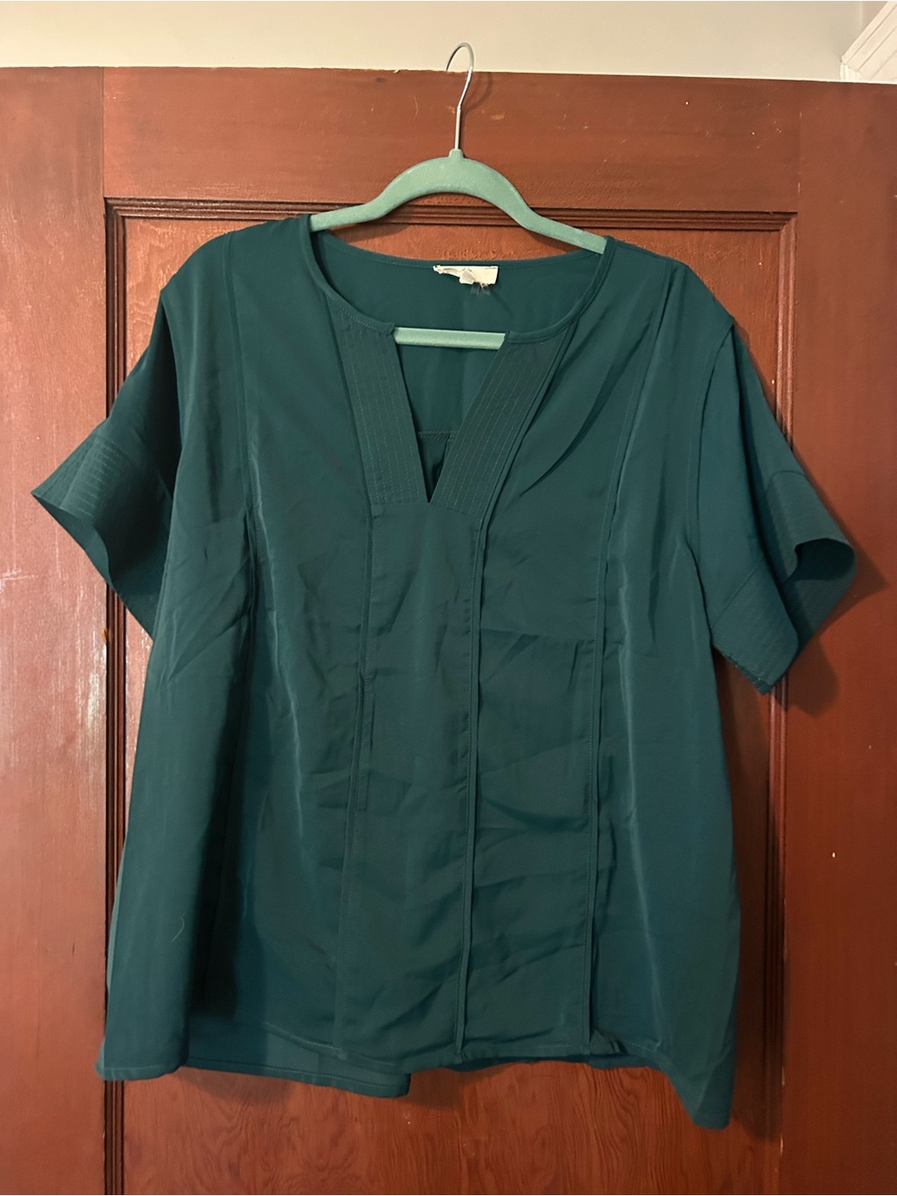 entro Forest Green Short Sleeve V-Neck Blouse, size Large